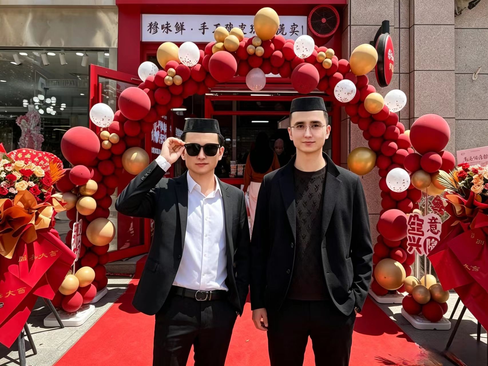五一临夏奇遇：老华寺对面，我被一碗酿皮和一张脸“硬控”了！